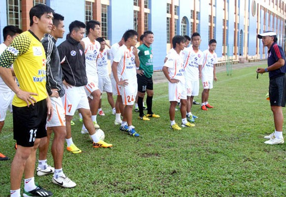 Bỏ V-League, XMXT.SG luyện quân để đá giải tại…Uganda ảnh 1