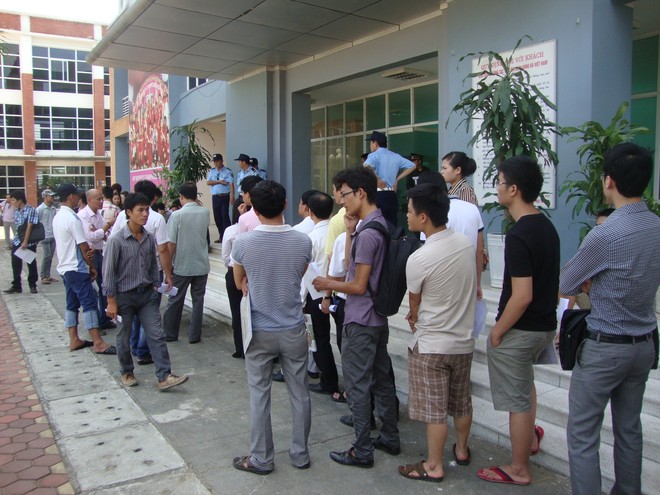 Xếp hàng dài mua vé xem Arsenal ảnh 2