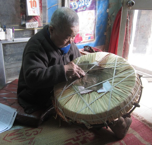 Về làng Chuông, gặp nghệ nhân bát thập làm nón quai thao ảnh 3