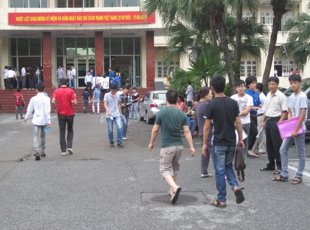 Hôm nay gần 1 triệu thí sinh làm thủ tục thi đợt I ảnh 3