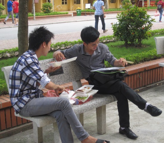 Gần 1 triệu thí sinh làm bài thi môn đầu tiên ảnh 8