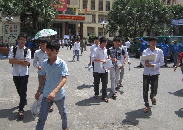 Gần 1 triệu thí sinh làm bài thi môn đầu tiên ảnh 4