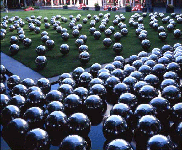 Ám ảnh thị giác với "Nữ hoàng chấm bi – Yayoi Kusama" ảnh 1