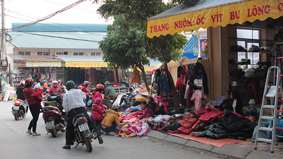 Thời trang Tết: Đua nhau giảm giá, xả hàng ảnh 2
