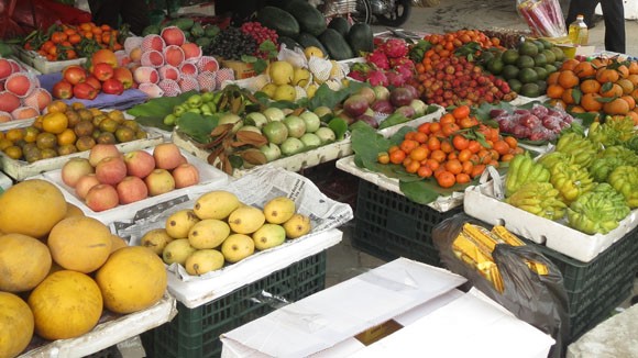 Giá hoa quả Tết tăng cao đột biến ảnh 1
