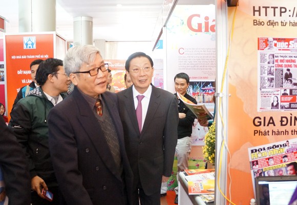 Chủ tịch UBND TP Hà Nội thăm và chúc mừng Hội Báo xuân 2014 ảnh 1
