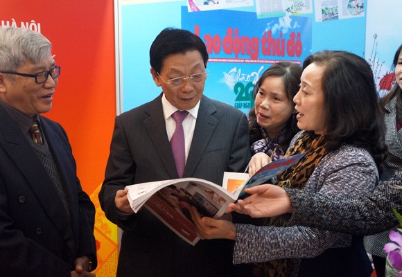Chủ tịch UBND TP Hà Nội thăm và chúc mừng Hội Báo xuân 2014 ảnh 7