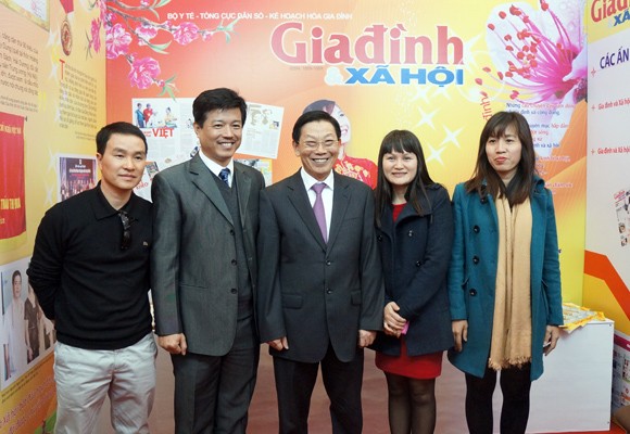 Chủ tịch UBND TP Hà Nội thăm và chúc mừng Hội Báo xuân 2014 ảnh 9