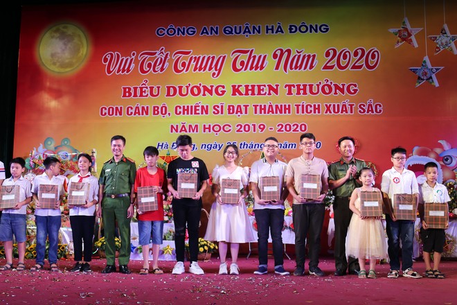 Tết Trung thu đầy cảm xúc của con em cán bộ, chiến sỹ Công an quận Hà Đông ảnh 5
