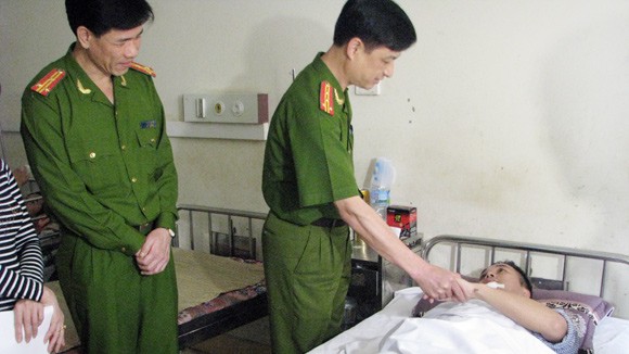 Thăm, động viên Cảnh sát 141 bị "quái xế" đâm trọng thương ảnh 3