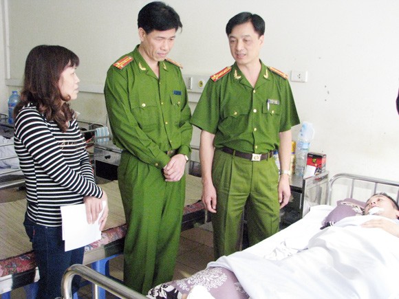 Thăm, động viên Cảnh sát 141 bị "quái xế" đâm trọng thương ảnh 4