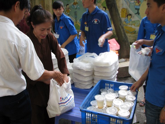 Những suất cơm tình nghĩa gửi đến sĩ tử thi đại học ảnh 3