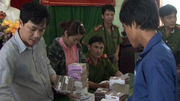 Công an huyện giúp dân lấy lại gần 20 tỷ đồng bị lừa ảnh 1