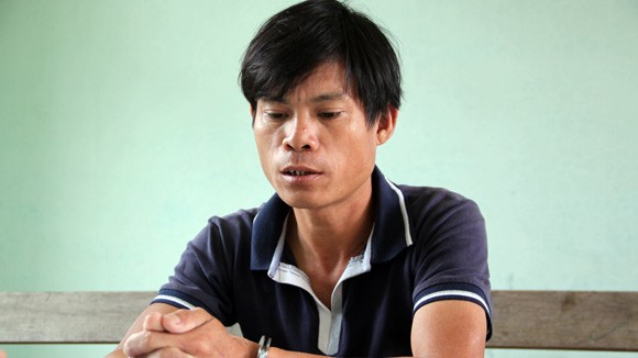 Tranh chấp chỗ bán hàng, phang cân đĩa vào mặt nhau ảnh 1