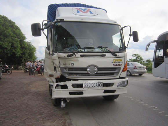 Xe tải đâm xe ba-gác, 6 "cửu vạn" thương vong ảnh 2