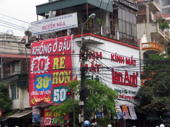 Coi chừng hỏng mắt với kính "hàng hiệu" giá 20.000đ ảnh 2