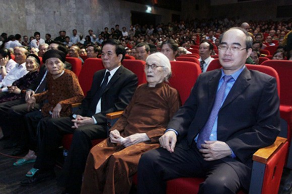 Đêm giao lưu nghệ thuật, tri ân liệt sĩ "Mẹ đã có cả nước non" ảnh 1