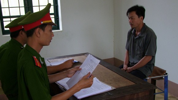 Bị ngăn cản yêu, kẻ "điên tình" nổ súng giết người ảnh 1