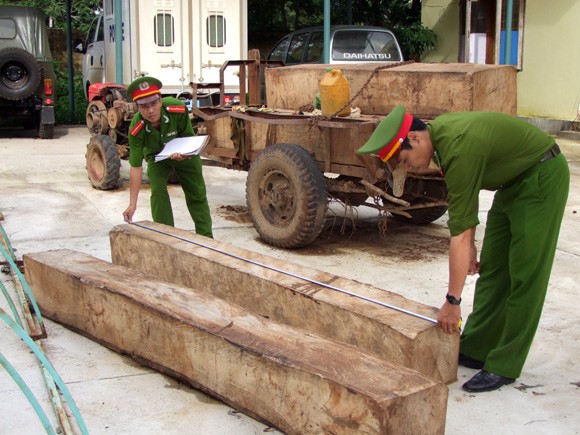 Liên tiếp dùng dao rựa, tuýp sắt...tấn công Công an ảnh 2