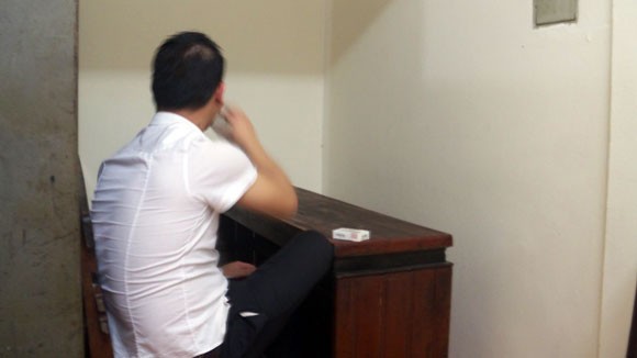 Đi xe biển giả... không “thèm” đội mũ bảo hiểm ảnh 1