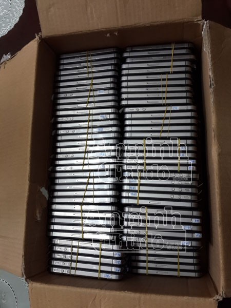 Phát hiện 100 chiếc điện thoại Iphone 4s giả trên xe khách ảnh 1