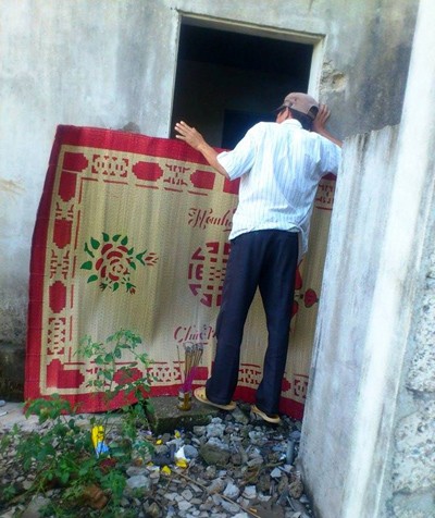 Phát hiện thi thể đang phân hủy trong ngôi nhà hoang ảnh 1