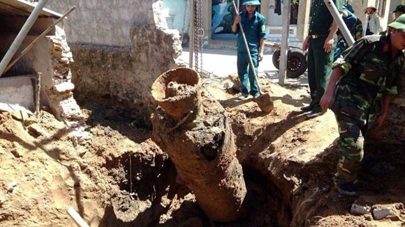 Nghệ An: Phát hiện và vô hiệu hóa thành công đầu đạn tên lửa nặng 200kg ảnh 1