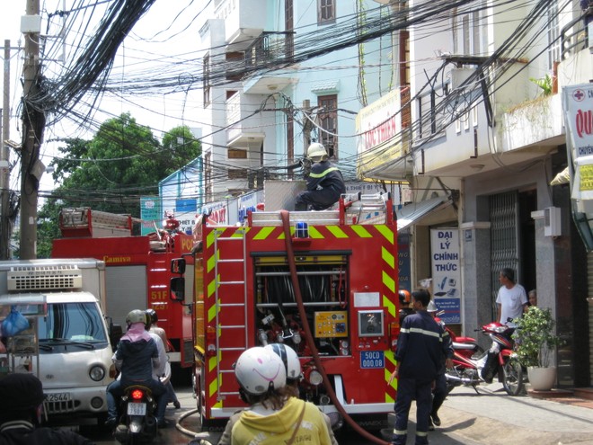 Ngăn chặn kịp thời vụ cháy sát chợ thuốc Tây ảnh 1