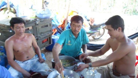 Những phận trai cả đời rong ruổi tìm hoa ảnh 4