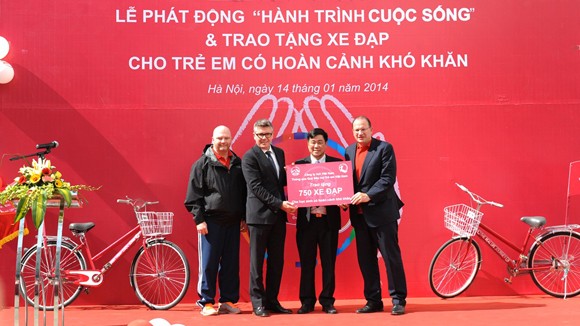 Khởi xướng chương trình “Hành trình cuộc sống" nhằm hỗ trợ học sinh nghèo ảnh 1