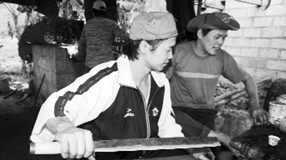 Mối lo từ một làng rèn vùng biên ảnh 2