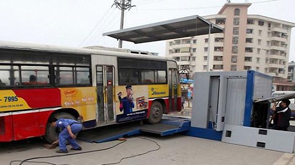Chấn chỉnh các vi phạm của xe buýt ảnh 1