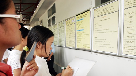 Chen chân đăng ký thất nghiệp ảnh 1