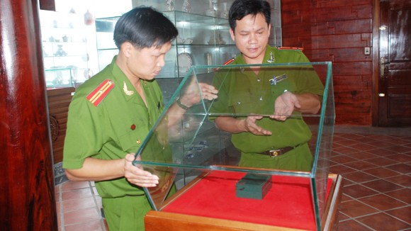 Kẻ trộm trả lại đồng hồ bạc tỷ cùng thùng bia... tạ lỗi ảnh 1