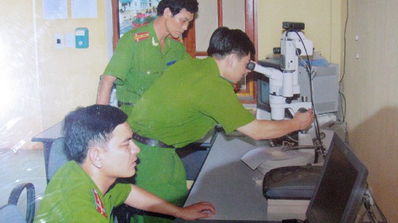 Đứng sau những chiến công ảnh 1