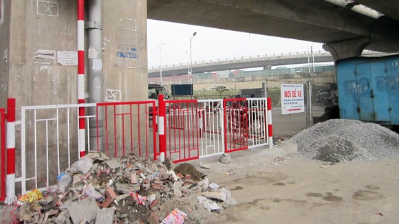 Nhếch nhác gầm cầu vượt ảnh 1