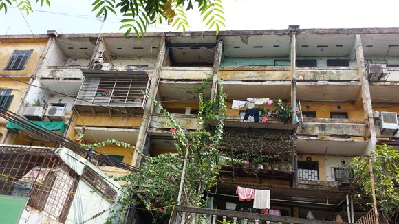 Nhà sắp sập, sống thót tim ảnh 1