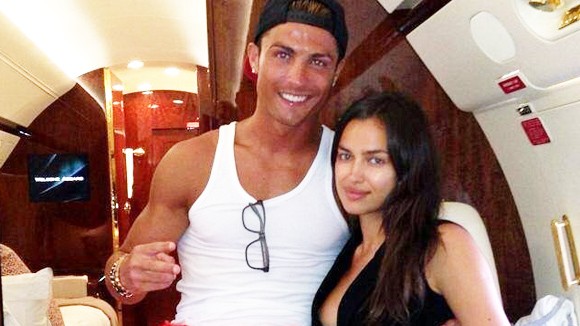 Real Madrid giữ chân Ronaldo bằng lương siêu “khủng” ảnh 1