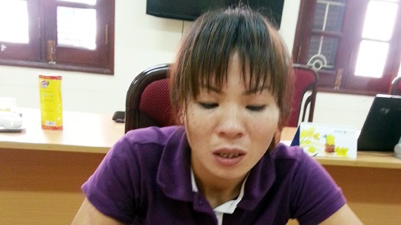 Nhìn tận mặt kẻ dã man hất cả xô axít vào chồng ảnh 1