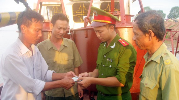 Đơn thương... chống “cát tặc” ảnh 1