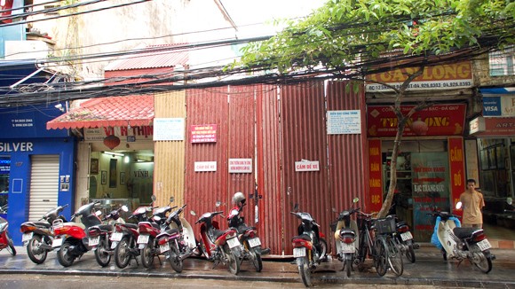 Nhà cổ khổ vì nhà mới ảnh 1