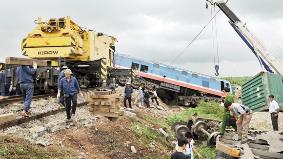 Bất an đường ngang, ngổn ngang cứu hộ ảnh 1