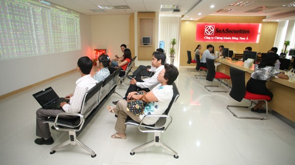Môi giới chứng khoán: Nghề “hot”… hết thời ảnh 2