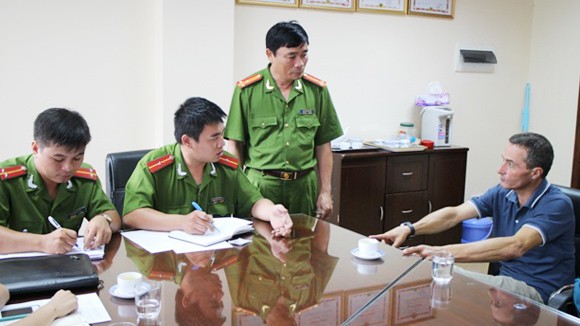 Viên bác sỹ đồi trụy người Pháp bị bắt ở Việt Nam ảnh 1