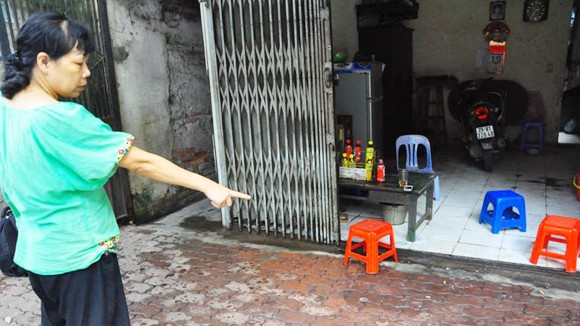 Đốt xăng, ném dầu luyn và mắm tôm “khủng bố” ảnh 1