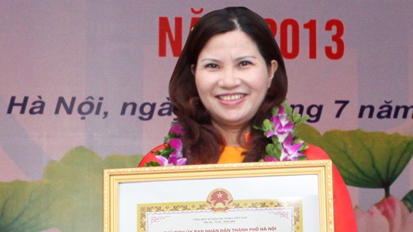 DS. Lê Thị Bình nhận bằng khen “Doanh nhân tiêu biểu Thủ đô” ảnh 1