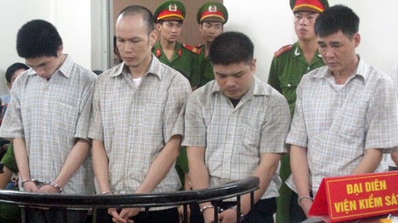 Chặn đường đánh chết phụ xe ảnh 1