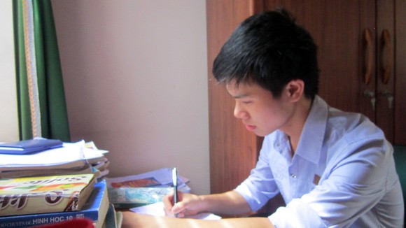 Học “trường làng” - đỗ thủ khoa điểm gần tuyệt đối ảnh 2