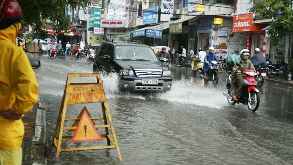 Áp thấp nhiệt đới gây mưa lớn vào cuối tuần ảnh 1