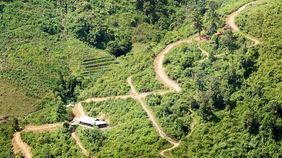 Nơi những con đường bé như sợi chỉ ảnh 1